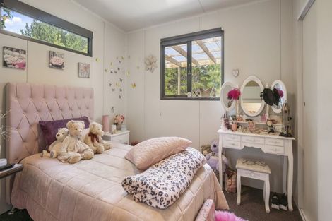 Photo of property in 2 Cowan Bay Road, Pohuehue, Warkworth, 0983