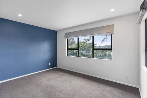 Photo of property in 4a Holiday Road, Stanmore Bay, Whangaparaoa, 0932