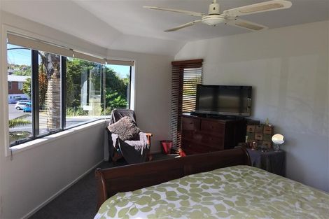 Photo of property in 40 Lyons Avenue, Murrays Bay, Auckland, 0630