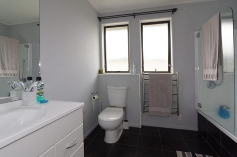 Photo of property in 2/2 Lee Road, Taradale, Napier, 4112