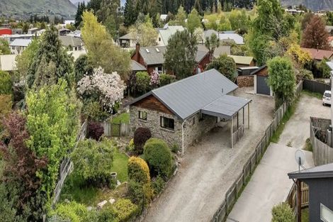 Photo of property in 16 Kuri Place, Wanaka, 9305