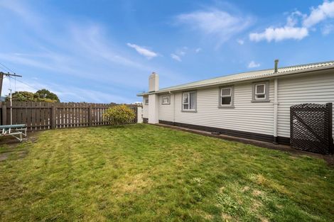 Photo of property in 1 Endeavour Street, Marfell, New Plymouth, 4310
