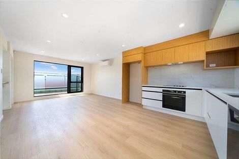 Photo of property in 1/16 Hewlett Road, Massey, Auckland, 0614