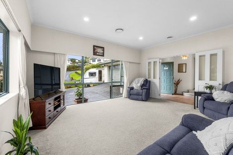 Photo of property in 16 Sherwood Grove, Northcross, Auckland, 0630