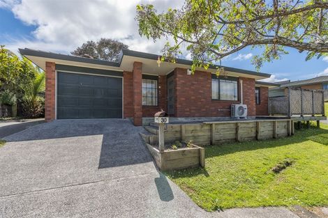 Photo of property in 30 Ginders Drive, Massey, Auckland, 0614