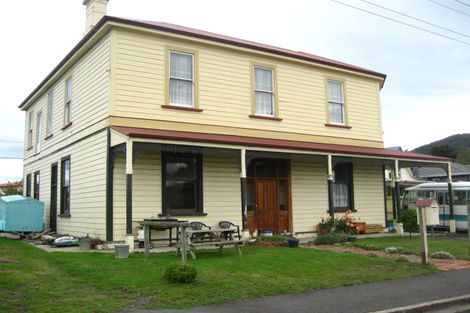 Photo of property in 1 Coach Road, Fairfield, Dunedin, 9018