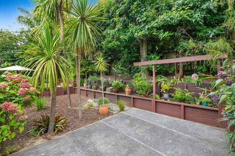 Photo of property in 32 Unsworth Drive, Unsworth Heights, Auckland, 0632