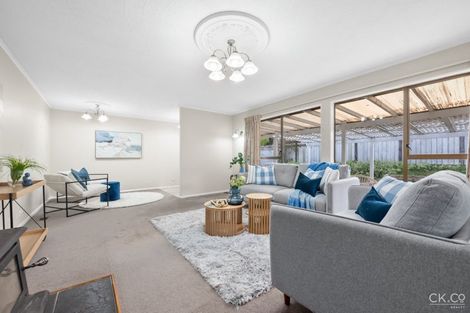 Photo of property in 17 King Charles Drive, Kingsley Heights, Upper Hutt, 5018