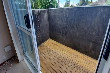 Photo of property in 1/3 Taikata Road, Te Atatu Peninsula, Auckland, 0610