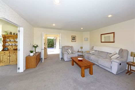 Photo of property in 114 Rothesay Road, Parklands, Christchurch, 8083