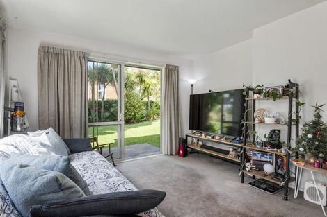 Photo of property in 38 Saddleback Rise, Murrays Bay, Auckland, 0630