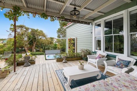 Photo of property in 1 Green Lane, Helensville, 0800