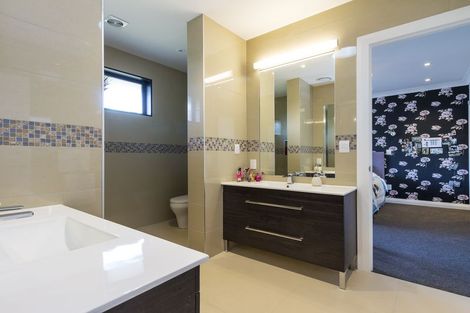 Photo of property in 40 Chianti Close, Flat Bush, Auckland, 2019