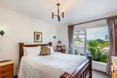 Photo of property in 70 Shepherd Road, Waipahihi, Taupo, 3330