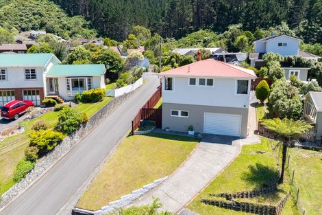 Photo of property in 82 Larsen Crescent, Tawa, Wellington, 5028