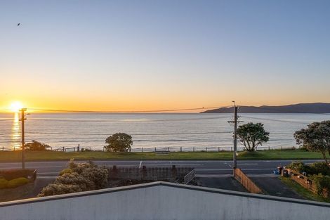 Photo of property in 104 Marine Parade, Paraparaumu Beach, Paraparaumu, 5032
