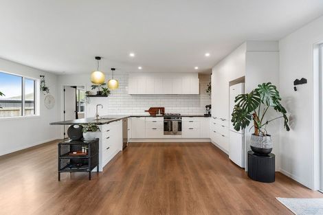 Photo of property in 16 Manatu Close, Whangamata, 3691