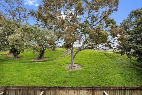 Photo of property in 8/85 Portage Road, New Lynn, Auckland, 0600