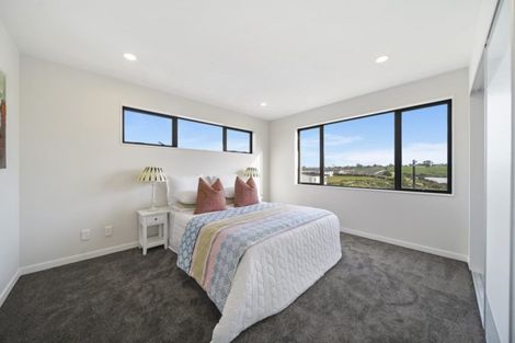 Photo of property in 73 Hayfield Way, Karaka, Papakura, 2113