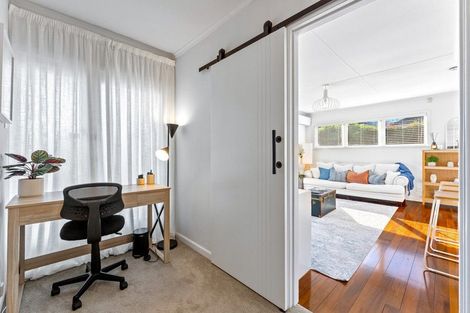 Photo of property in 1/15 Stanley Avenue, Milford, Auckland, 0620