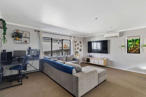 Photo of property in 52a Keegan Drive, Massey, Auckland, 0614