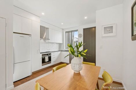 Photo of property in 20u4 Trent Street, Island Bay, Wellington, 6023