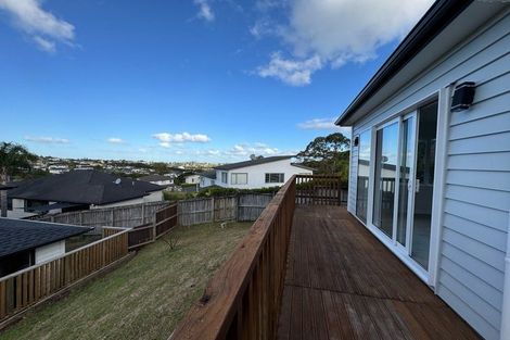 Photo of property in 18 Taurikura Way, Fairview Heights, Auckland, 0632