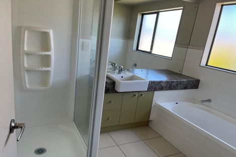 Photo of property in 18 Bellshill Close, Wattle Downs, Auckland, 2103