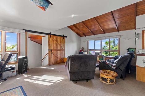 Photo of property in 505 Scenic Drive, Waiatarua, Auckland, 0612