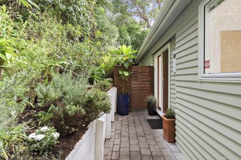Photo of property in 33 Newport Terrace, Seatoun, Wellington, 6022