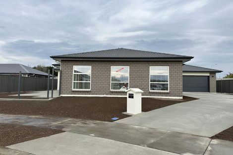 Photo of property in 10 George Yee Place, Taradale, 4112