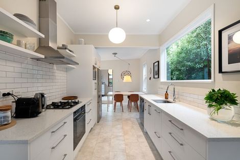 Photo of property in 71 Severn Street, Island Bay, Wellington, 6023