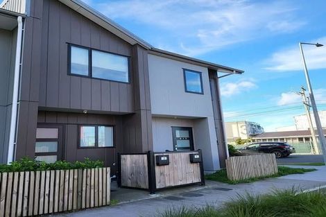 Photo of property in 1 Eileen Newey Place, Henderson, Auckland, 0612
