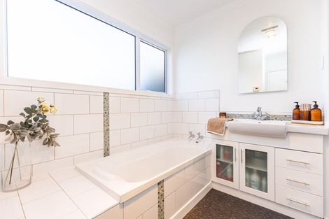 Photo of property in 56 Great North Road, Saint Johns Hill, Whanganui, 4500