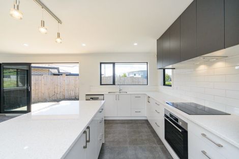 Photo of property in 1 Rangeview Drive, Kelvin Grove, Palmerston North, 4414
