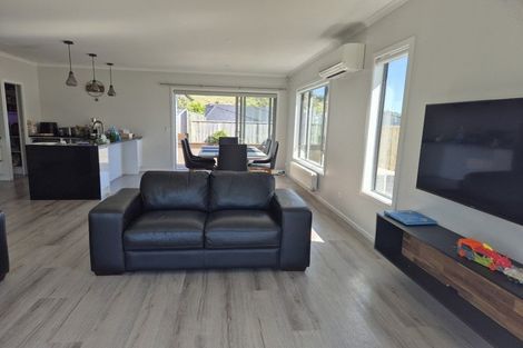 Photo of property in 18 Schooner Drive, Whitby, Porirua, 5024