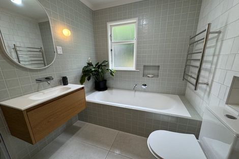 Photo of property in 143 Townsend Road, Miramar, Wellington, 6022