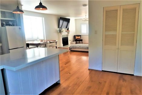 Photo of property in 40 Tiri Tiri Road, Birkdale, Auckland, 0626