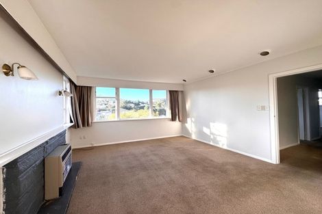 Photo of property in 135 Ruskin Road, Newlands, Wellington, 6037