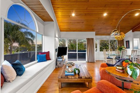 Photo of property in 2/962 Beach Road, Torbay, Auckland, 0630