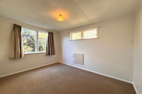 Photo of property in 135 Ruskin Road, Newlands, Wellington, 6037
