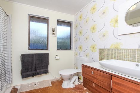 Photo of property in 43 Lavelle Road, Henderson, Auckland, 0612