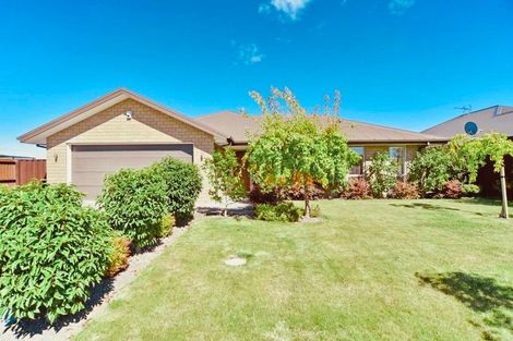 Photo of property in 7 Walnut Way, Rangiora, 7400