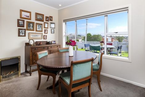 Photo of property in 419 Pakuranga Road, Pakuranga Heights, Auckland, 2010