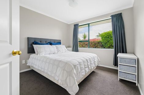 Photo of property in 19 Waiwherowhero Drive, St Andrews, Hamilton, 3200