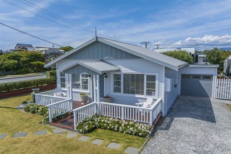 Photo of property in 96 Marine Parade, Paraparaumu Beach, Paraparaumu, 5032