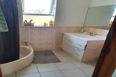 Photo of property in 29 Downing Street, Glenfield, Auckland, 0629