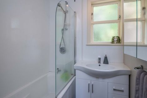 Photo of property in 123 Newlands Road, Newlands, Wellington, 6037