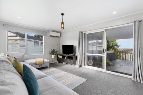 Photo of property in 23 Cherry Tree Place, Massey, Auckland, 0614