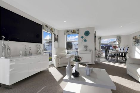 Photo of property in 12 Lewis Close, Rangiora, 7400